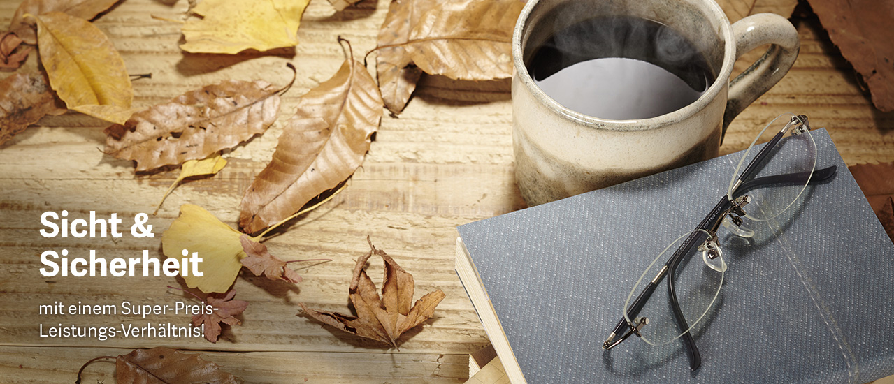 Kopp-Kirsamer - KKW19_F10_AdobeStock-74001988_Kaffee-Buch-Brille-Holztisch-Laub
