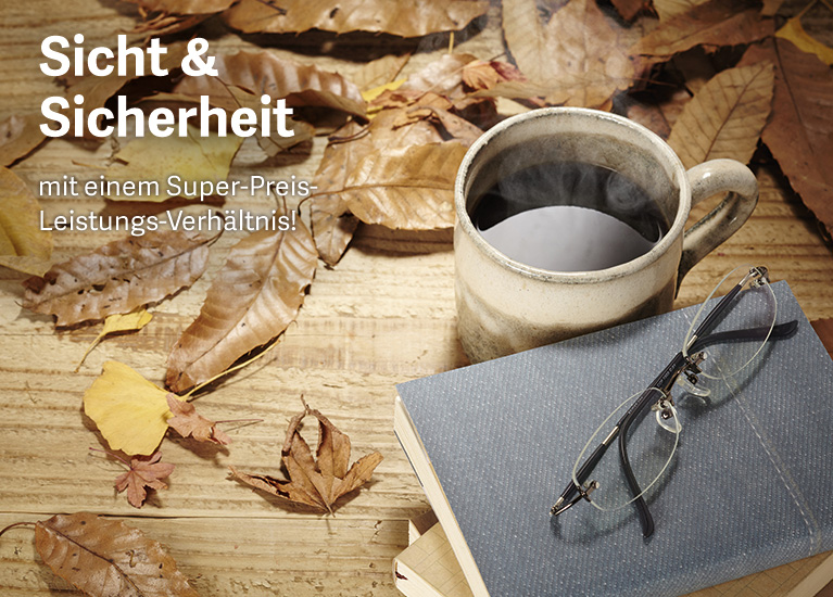 Kopp-Kirsamer - KKW19_F10_AdobeStock-74001988_Kaffee-Buch-Brille-Holztisch-Laub