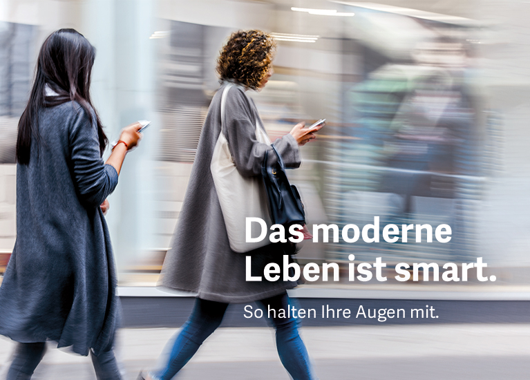 Kopp-Kirsamer - KKW20_F05_AdobeStock-131258965_Zwei-Frauen-mit-Smartphones-laufend-an-Straße-entlang_767 Kopp-Kirsamer - KKW20_F05_AdobeStock-131258965_Zwei-Frauen-mit-Smartphones-laufend-an-Straße-entlang_767